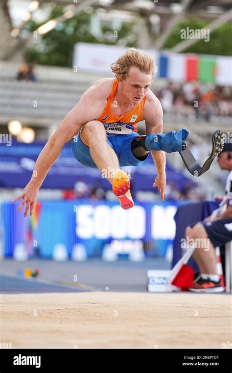 Joel De Jong breaks T63 long jump's records .